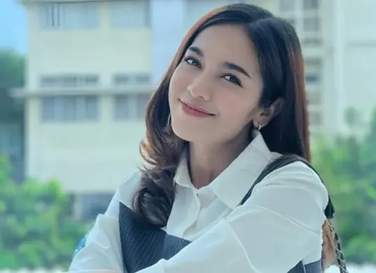 Pekerjaan Lindi Fitriyana yang dikabarkan sebagai calon istri Virgoun. (Sumber: Instagram/@lindifitriyana)