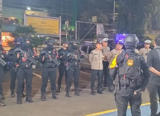 Polsek Ciputat Timur menggelar patroli strong point untuk menekan aksi tawuran di Ciputat Timur selama Ramadhan. (Sumber: Dok. Polsek Ciputat Timur)