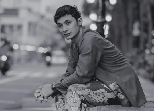 Aktor Stevan Rizky tengah menjadi sorotan setelah unggahan curhatan panjang viral di media sosial Threads. (Sumber: Instagram/@)