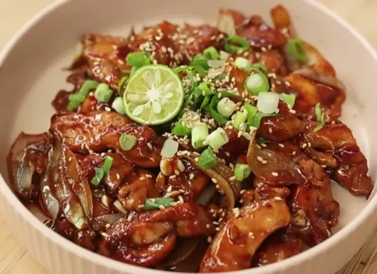 Cara membuat menu buka puasa ayam filet saus mentega ala Chef Devina Hermawan. (Sumber: YouTube/Devina Hermawan)