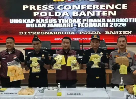 Jumpa pers pengungkapan narkoba di Mapolda Banten, Banjarsari, Cipocok Jaya, Kota Serang, Kamis, 26 Februari 2026. (Sumber: Poskota/Rahmat Haryono)