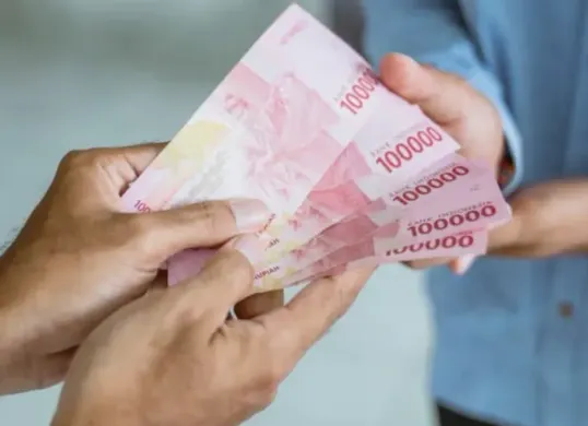 Ilustrasi THR karyawan baru. (Sumber: Line Bank)