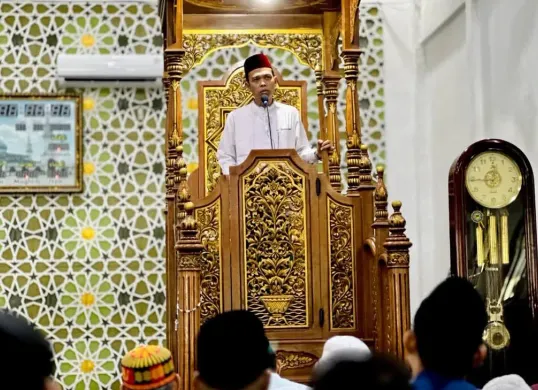 Ustaz Abdul Somad (UAS)  memberikan penjelasan mengenai ciri-ciri orang yang meraih Malam Lailatul Qadar di bulan Ramadhan. (Sumber: Instagram/@ustazabdulsomad_official)