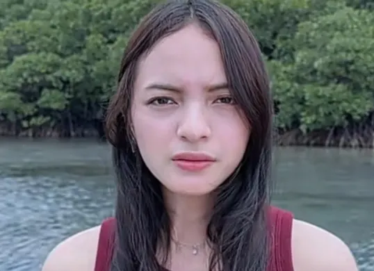 Profil Bunga Sartika host spill skincare viral yang memutuskan mundur dari Quezelhere. (Sumber: TikTok/bungasartika)