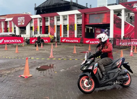 PT Wahana Makmur Sejati ajak 60 anggota komunitas Honda Jakarta-Tangerang merasakan langsung performa motor dan edukasi keselamatan. (Sumber: WMS)
