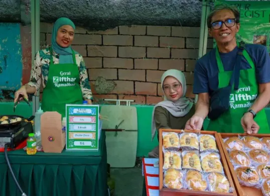 Program Z-Ifthar Ramadan BAZNAS RI di Kebon Manggis, Matraman. (Sumber: BAZNAS)