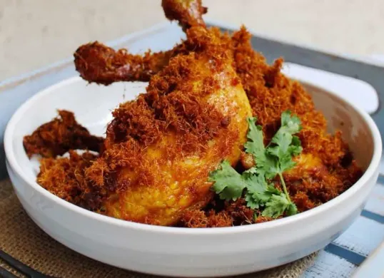 Resep olahan ayam anti bosan yang dapat menjadi pilihan menu buka puasa dan sahur ala Rudy Choirudin. (Sumber: Pinterest/@cookmeindonesia)