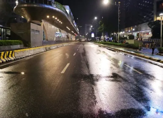 Lokasi perayaan pesta malam pergantian tahun di Jakarta sudah bersih sebelum matahari terbit, Kamis, 1 Januari 2026. (Sumber: Dok. DLH Jakarta)