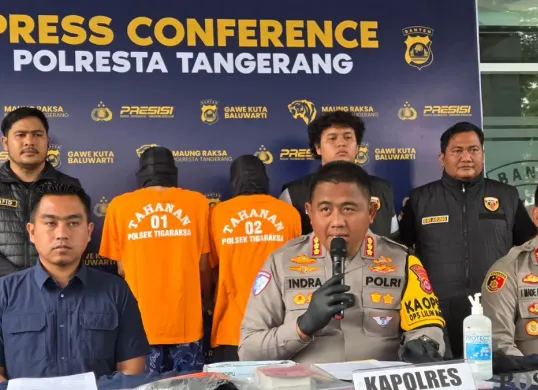 Kapolresta Tangerang, Kombes Pol Andi Muhammad Indra Waspada melakukan press release ungkap kasus pembunuhan. (Sumber: Poskota/Veronica Prasetio)