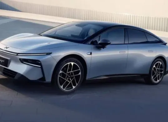 Xpeng memperkenalkan sedan P7+ dengan dua pilihan EREV dan BEV. (Sumber: Xpeng)