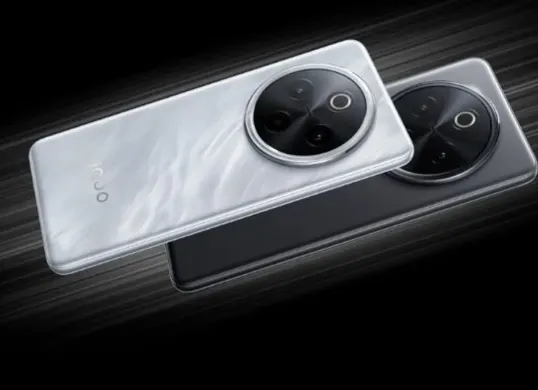 iQOO Z10 5G - Daftar 5 HP 3 jutaan paling worth it dengan kamera OIS, layar AMOLED 120 Hz, baterai besar, dan fast charging untuk penggunaan aktif. (Sumber: iqoo.com)