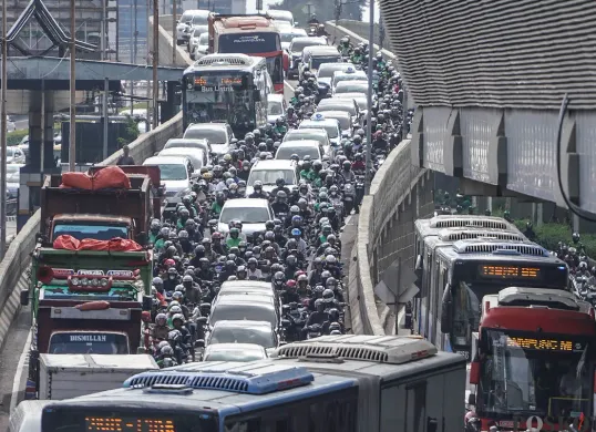 Potret Jalan Protokol yang Kembali Ramai Usai Libur Nataru