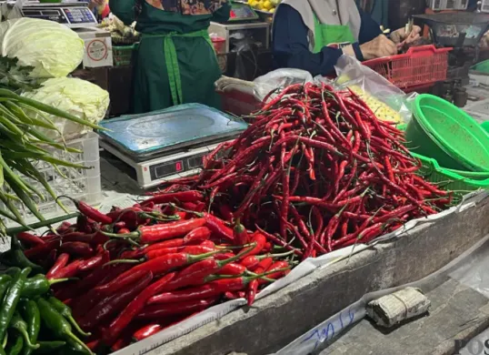 Ilustrasi harga cabai di Jakarta. (Sumber: Poskota/Pandi Ramedhan)