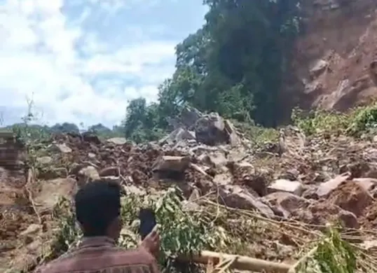 Kondisi longsor Gunung Kaupas, Kampung Cibodas, Desa Kadubeureum, Kecamatan Padarincang, Kabupaten Serang. (Sumber: BPBD Kabupaten Serang)