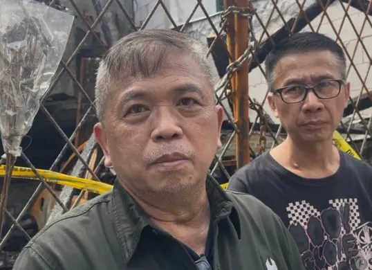 Sarhin, ayah dari sekeluarga yang tewas dalam insiden kebakaran rumah di Pejagalan, Penjaringan, Jakarta Utara. (Sumber: Poskota/Pandi Ramedhan)