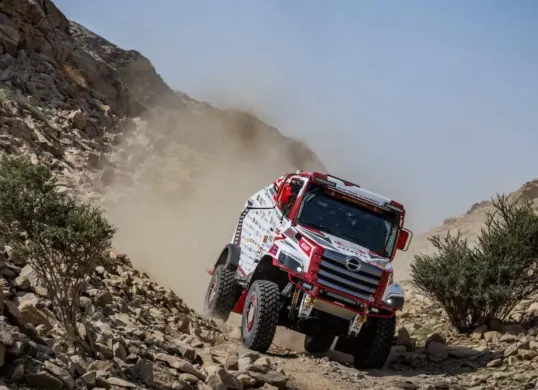 Hino Team Sugawara kembali berlaga di Dakar Rally 2026 di Arab Saudi. (Sumber: Hino)