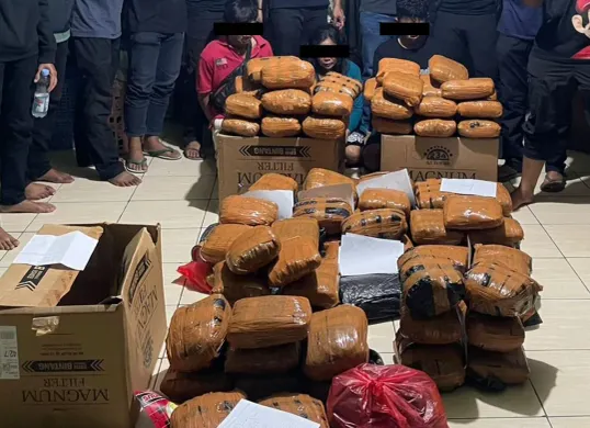Direktorat Reserse Narkoba Polda Metro Jaya berhasil mengungkap kasus peredaran narkotika jenis ganja dengan barang bukti mencapai 83 kilogram di wilayah Bekasi Timur, Jawa Barat. (Sumber: Polda Metro Jaya)