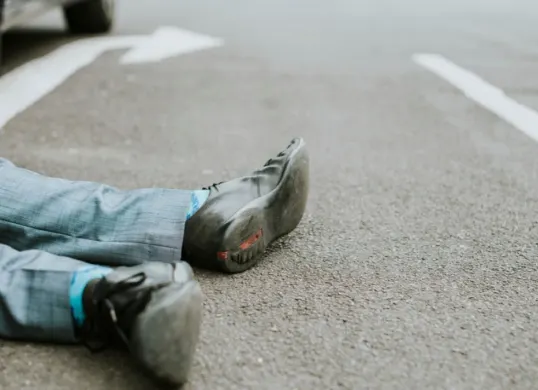 Ilustrasi korban tewas tertabrak KRL di Parungpanjang, Bogor. (Sumber: Freepik/Rawpixel)