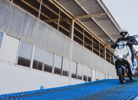 Ofero meluncurkan Stareer 5 Lit sebagai sepeda listrik flagship dengan sistem dua baterai lithium. (Sumber: Ofero)