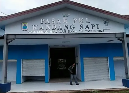 Kondisi pasar semi di Rangkasbitung, Lebak yang akan dilakukan penambahan fasilitas. (Sumber: Poskota/Samsul Fatoni)