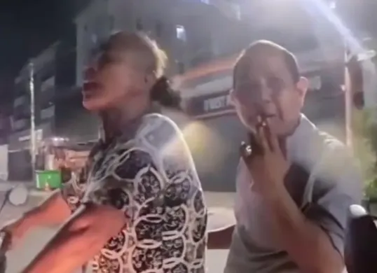 Seorang pria ngamuk dan ngomong kasar saat ditegur merokok di jalan (Sumber: Instagram/@jktinfoid)