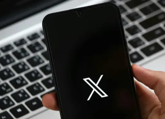 Ilustrasi - Fitur Direct Message X dilaporkan error massal. Pengguna mengeluhkan pesan tak bisa dibuka, gagal terkirim, hingga status disconnected. (Sumber: Pexels/Abdelrahman Ahmed)