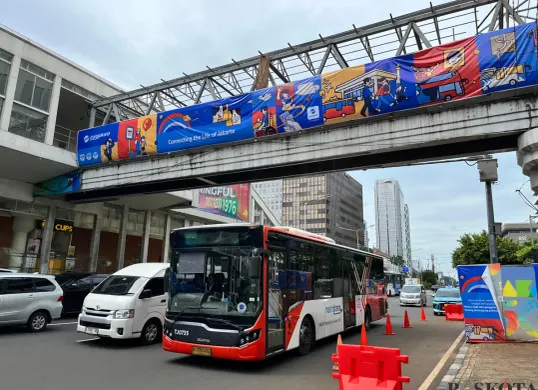 JPO Sarinah, MH Thamrin, Jakarta Pusat, Sabtu, 10 Januari 2025. (Sumber: Poskota/M. Tegar Jihad)