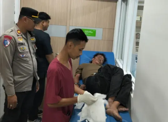 K alias Jack saat diamankan pihak Polsek Citeureup pada Sabtu malam, 10 Januari 2026. (Sumber: Polsek Citeureup)