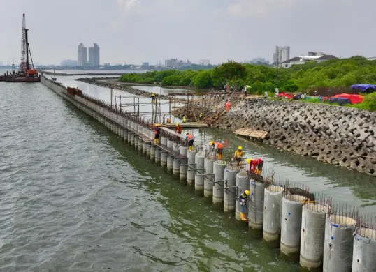 Ilustrasi pembangunan tanggul di pesisir utara Jakarta. (Sumber: dsda.jakarta.go.id)