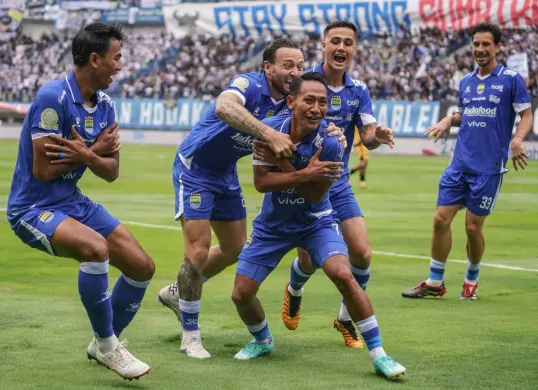 Pemain Persib Bandung merayakan gol cepat Beckham Putra ke gawang Persija Jakarta pada babak pertama laga Derby Indonesia Liga 1. (Sumber: Poskota/Bilal)