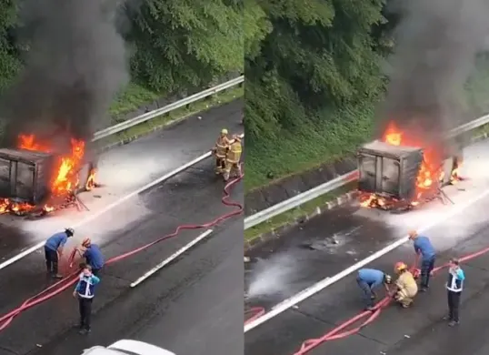 Petugas memedakan mobil boks yang terbakar di Tol Cijago, Sukmajaya, Kota Depok, Senin, 12 Januari 2026. (Sumber: Dok. Warga)