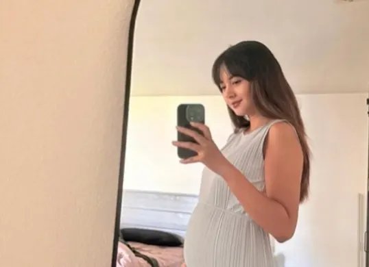 Kisah kekerasan yang dialami Aurelie Moeremans dalam buku Broken Strings (Sumber: Instagram/@aureliee)