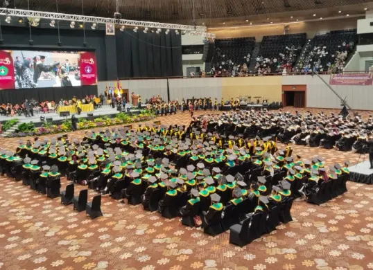 Indonesia Emas 2045 menjadi visi saat wisuda mahasiswa STEI. (Sumber: Dok. Istimewa)