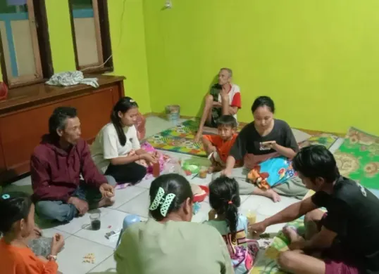 Wara terdampak banjir di Kecamatan Patia, Kabupaten Pandeglang, bermalam di pengungsian. (Sumber: Dok. Kades Idaman)