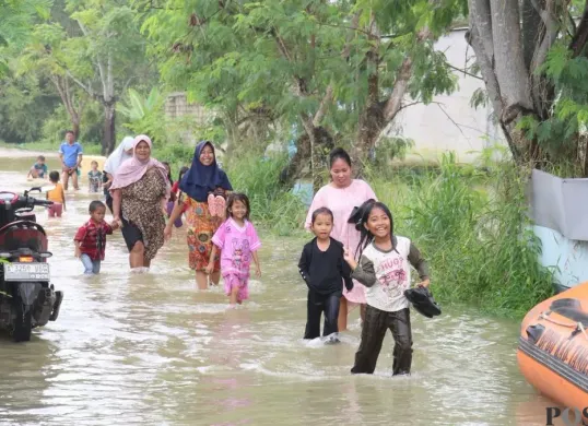 Banjir di Kampung Bojong RT 001/RW 001, Desa Pasirampo, Kecamatan Kresek, Kabupaten Tangerang. (Sumber: Poskota/Veronica Prasetio)
