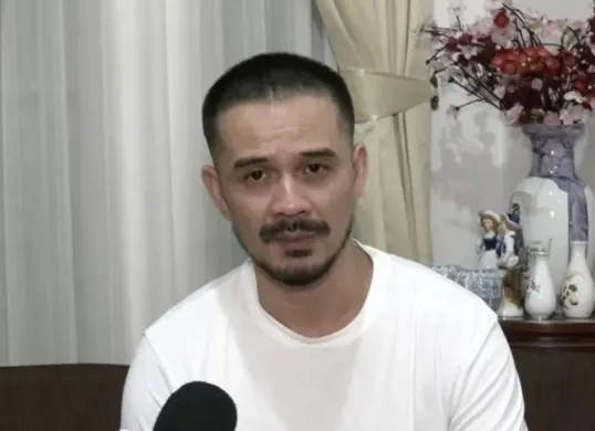 Nama Roby Tremonti ikut terseret setelah buku Broken Strings karya Aurelie Moeremans viral. Roby membantah tuduhan kekerasan dan mengingatkan risiko hukum menuduh tanpa bukti. (Sumber: YouTube/STARPROIndonesia)