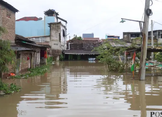 Situasi Perumahan Taman Cikande, Kecamatan Jayanti, Kabupaten Tangerang yang terendam banjir. (Sumber: Poskota/Veronica)