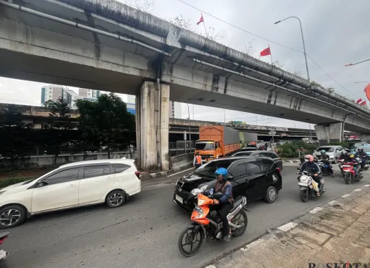 Suasana di Exit Tol Rawa Buaya, Cengkareng, Jakarta Barat, pasca kejadian viral adanya penutupan jalan hingga dijajaki pak ogah yang melakukan pungli, Kamis, 15 Januari 2026. (Sumber: Poskota/Pandi Ramedhan)