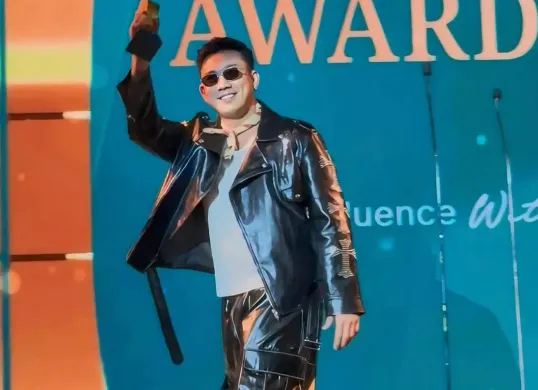 Denny Sumargo secara tegas menyatakan sikapnya untuk tidak menghadirkan Roby Tremonti dalam podcast yang ia kelola. (Sumber: Instagram/@sumargodenny)