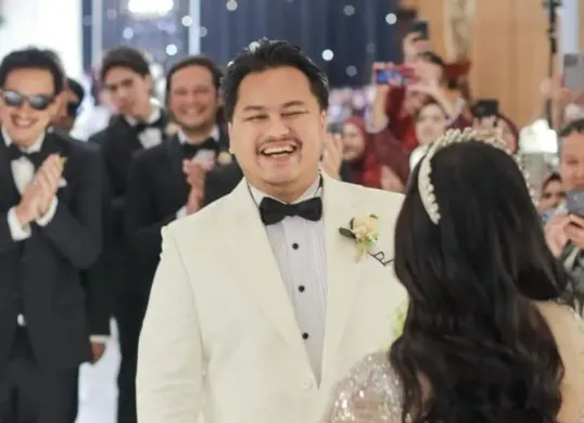 Potret Rully Anggi Akbar yang memberikan pernyataan klarifikasi terkait investasi kuliner dinilai memicu polemik hukum lanjutan. (Sumber: Instagram/@rullyanggiakbar)