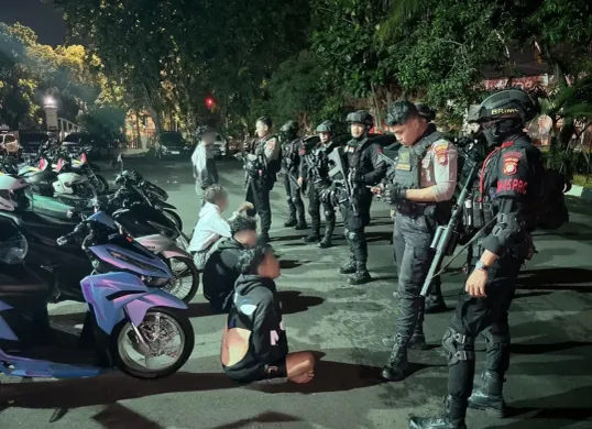 Patroli gabungan Satuan Brimob Polda Metro Jaya bersama Polres Metro Jakarta Timur telah menggagalkan rencana tawuran dan balap liar di sejumlah titik rawan wilayah Jakarta Timur. (Sumber: Polda Metro Jaya)
