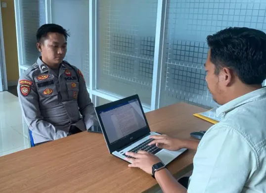 Potret Bripda Affan Nasrullah saat menjalani pemeriksaan oleh Propam Polresta Tangerang usai dilaporkan sang pacar atas kasus penganiayaan. (Sumber: Istimewa)