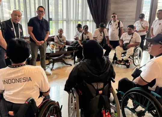 Kajari Kabupaten Bogor, Denny Achmad saat bersama para atlet difabel jelang ajang ASEAN Para Games 2025. (Sumber: Istimewa)