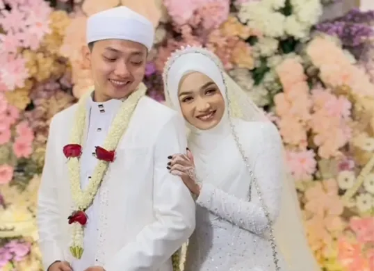 Sosok Gus Anas Hidayatulloh tengah menjadi sorotan seiring dengan kabar pernikahannya dengan pendakwah muda Ning Umi Laila. (Sumber: Instagram/@ lailaarrahmah88)