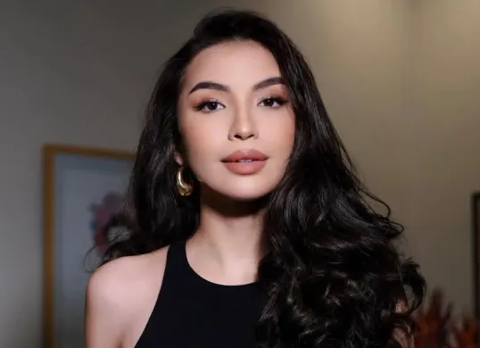 Model dan aktris Indonesia Manohara Odelia Pinot viral usai muncul akun Instagram misterius bernama aisyah_nadawi yang diduga ibu kandungnya. (Sumber: Instagram/@manodelia)