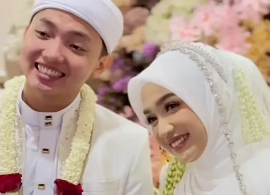Sosok Gus Anas Hidayatulloh dan Ning Umi Laila yang baru menikah jadi sorotan warganet. (Sumber: Instagram/@lailaarrahmah880)