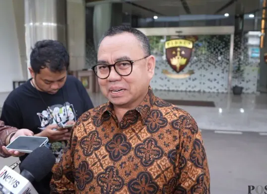 Sudirman Said usai diperiksa Kejaksaan Agung selama 7 jam, pada Senin 19 Januari 2026. (Sumber: Poskota/Ali Mansur)
