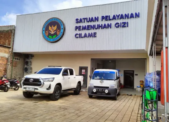 Dapur SPPG Cilame, di Kampung Cipametingan, Desa Cilame, Kecamatan Ngamprah, Bandung Barat. (Sumber: Poskota/Gatot Poedji Utomo)