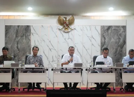 Bupati Bogor, Rudy Susmanto dalam rapat evaluasi program serta pembahasan rencana kerja dan program prioritas 2026, bersama KPK di Cibinong, Selasa, 20 Januari 2026. (Sumber: Istimewa)