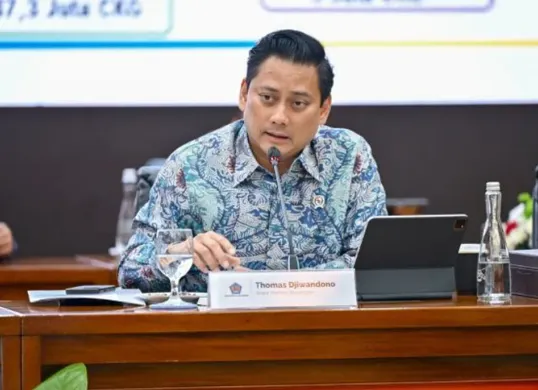 Profil lengkap Thomas Djiwandono, mulai dari asal-usul keluarga, pendidikan internasional, pengalaman bisnis dan politik, hingga posisinya sebagai Wakil Menteri Keuangan. (Sumber: Dok. Kemenkeu/Wismu Nanda R. R.)